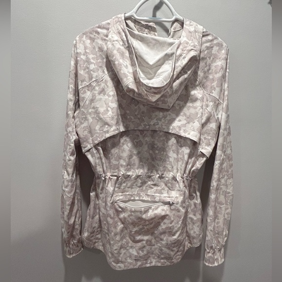 Athleta Camo RUNNING FREE REFLECTIVE JACKET Pink White M EUC - Picture 12 of 15